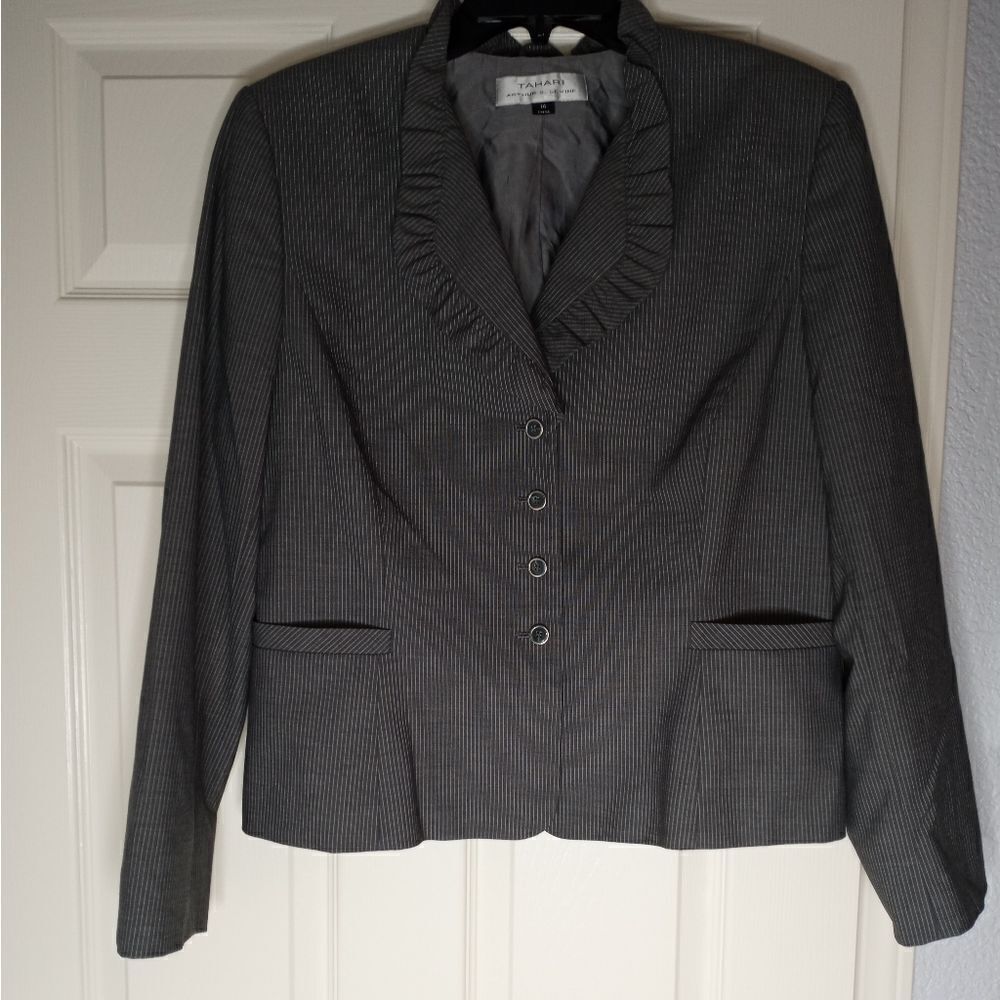 Tahari Arthur S. Levine Womens Career Blazer Gray Pinstripe Ruffle Collar Sz 14.